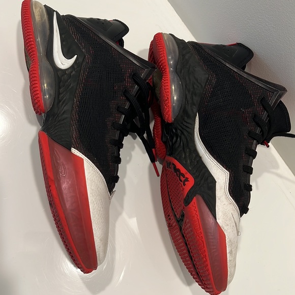 Basketball shoes - Picture 2 of 10